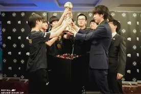 中国战队RNG夺冠后，英文解说调侃韩国现场安静如图书馆，观众：有零星掌声，但很微弱图片