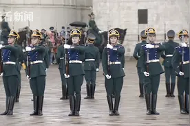 不愧是“战斗民族”！今年首次，俄罗斯总统兵团卫兵换岗仪式举行图片