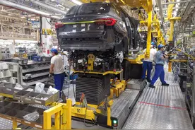 上汽临港乘用车基地实现24小时运转，产能恢复至满产时八成图片