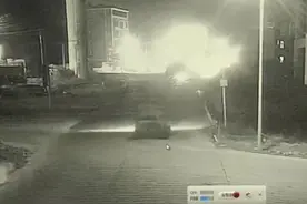 柳州无牌无证“三轮车”与醉驾摩托车相撞，结果两败俱伤图片