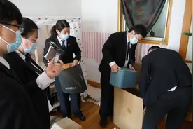 房子卖了房价却涨了，卖方毁约拒不配合过户，岛城法院强制腾迁图片