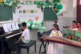 30秒｜小学教师利用午休布置教室 为学生制造儿童节惊喜图片