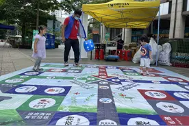 广州市海珠区南石头街开展旧衣回收季 助力碳达峰、碳中和图片