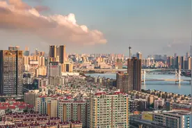 数套房在手还要打工！郑州房租下跌，回迁村民摆摊抢租客图片