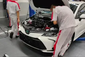 卡罗拉新车有异响，车主质疑一汽丰田4S店补胶解决焊点脱落图片