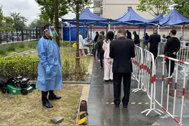 有这位下沉干部在，坐轮椅的大爷终于“不犯怵了”图片