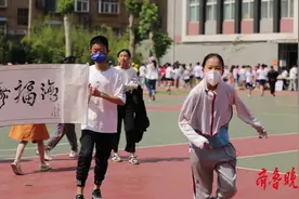 果然视频|“摆地摊”换物也快乐，济师附小学生六一“逛大集”了视频封面