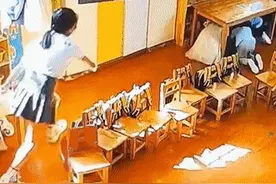 地震了！她的每个动作都值得点赞图片