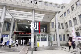 伤者讲述雅安地震惊魂一刻：有人被震倒摔伤，有人跳墙逃跑骨折图片