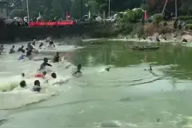 成都蒲江多地举行端午抓鱼抓鸭子活动，村民：抓到就可以拿走，图个热闹图片