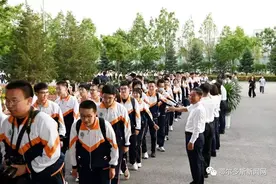 奔涌吧，后浪！鄂尔多斯市一中2022届学生毕业典礼刷屏瞬间→图片