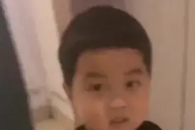 女生交到了小二十几岁的好朋友，小朋友经常送好吃的