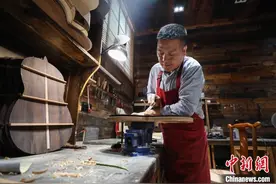 探访贵州正安吉他手工制作技艺图片