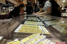 买黄金的年轻人们，支棱不起来了？图片