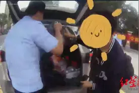 雅安芦山高三男生欲骑电瓶车到县城赴考 警方得知后开警车专送考场图片