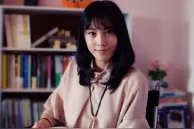「十年@每一个奋斗的你」“90后”轮椅女孩用一支笔改写命运：从未上学却逆袭成为作家图片