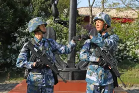 新兵连遇到大学老师，这俩同年兵的缘分真不浅！图片