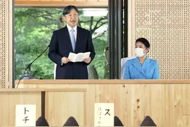 日本德仁天皇夫妇通过线上方式出席“植树节”纪念仪式图片
