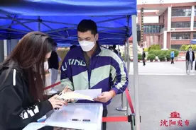 沈阳20岁外卖小哥，骑送餐车参加高考！网友：努力向上的样子真帅图片