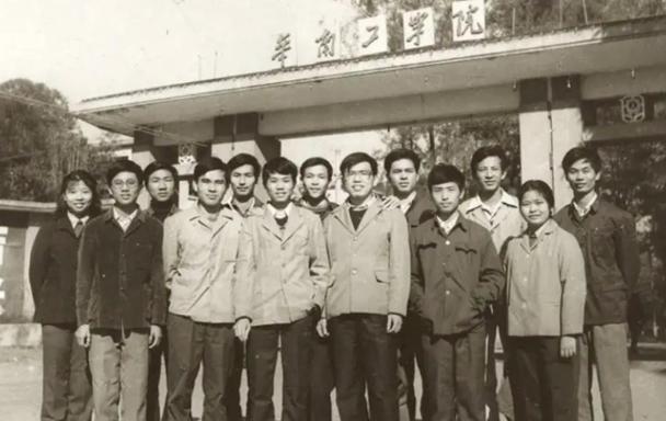 �̽���и߿���ʷ���߿���һ�죬����ӡ����������ض�������ʲô��