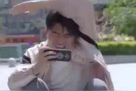 手机在阳光下看不清屏幕，原来是因为没有打开这2个开关图片