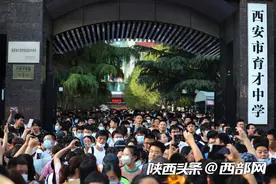 合笔谈笑清风无恙！2022年高考结束 家长提前订花送祝福图片