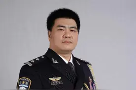 “全国优秀人民警察”杨明华：排爆特警出身的公安宣传多面手图片
