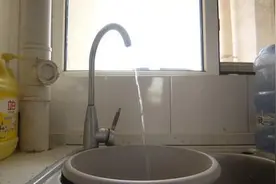 金凤区一小区五六楼水压不足 夏季用水成难题图片