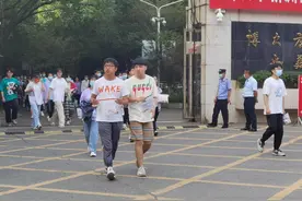 高考第二日，不少人考后刷起“再见李华”梗图片