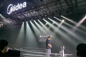 美的家庭服务机器人拟下半年上市 计划与华为鸿蒙系统打通图片