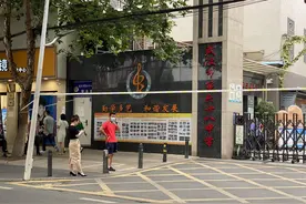 武汉高考结束，率先冲出考场女孩：感觉我考得还挺好图片