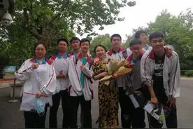 “我们考完了，你们继续加油！”岛城首批学生结束考试图片