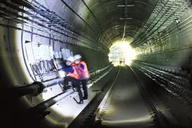 记者走进郑州地铁10号线 探秘地铁运行的“眼睛、耳朵、供血系统”图片