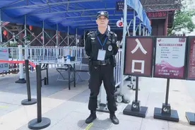 “我们身边的好人好榜样！”大潮日跳江救人，这个保安队长故事不少图片