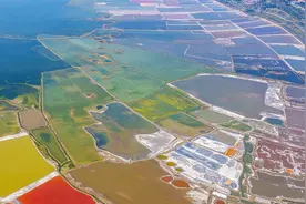 山西运城：七彩盐湖美如调色板图片
