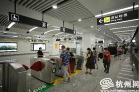 杭州地铁3号线全线贯通运营 贯穿城市东西成为“客流担当”图片