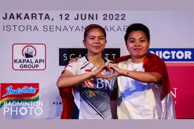 “我永远感谢中国羽毛球”！印尼名将波莉退役，国羽现场祝福图片