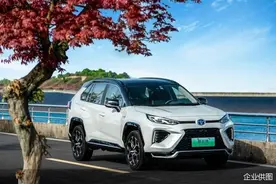 百公里综合油耗1.1升，“破9”时代优解——试驾广汽丰田威兰达高性能版图片