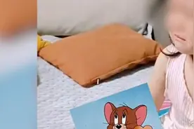 2岁萌娃经常打舅舅，发现舅舅是警察后崩溃大哭视频封面