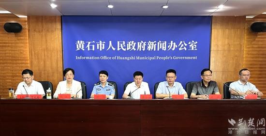 针对外来就业创业高校毕业生，黄石市实行“极简版落户政策”