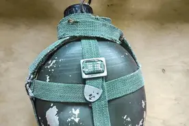 熄灯号丨班长的旧水壶图片