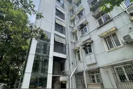 记者帮｜觉都睡不好了，杭州10多户人家花49万元加装电梯，却“烂尾”了图片