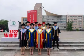 职校生没有毕业服？这所高职设计了“蓝领”毕业服图片