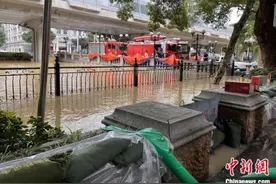 暴雨致珠江现较大洪水 广州部分沿岸道路被江水淹没图片