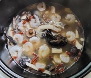 花胶虫草花煲鸡可以放薏米 虫草花可以和花胶鸡肉一起煲吗?