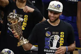 库里首获NBA总决赛MVP，达成生涯荣誉大满贯图片