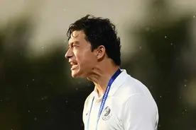 谢晖率中甲班底的大连人队4轮不败，成中超最受关注本土教练图片