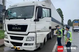 危险！成都一货车非法运输两千余桶“冰醋酸”被查 涉事危化品已安全转移图片