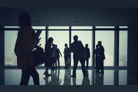 陪海归儿子8个月求职“金融卷王”！父亲讲述多轮“厮杀”细节图片