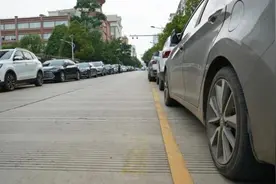 云南多名车主路边停车未缴费被诉，车主：费用过高且不合理视频封面